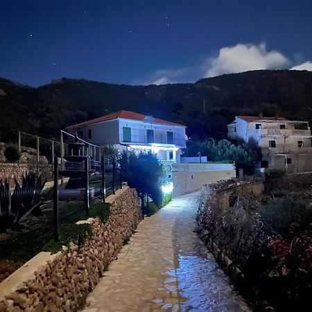Apartments Suho Komiza Bagian luar foto