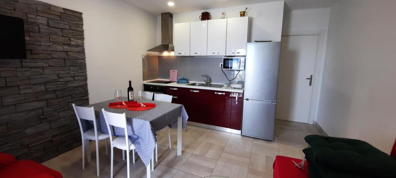 Apartments Suho Komiza Bagian luar foto