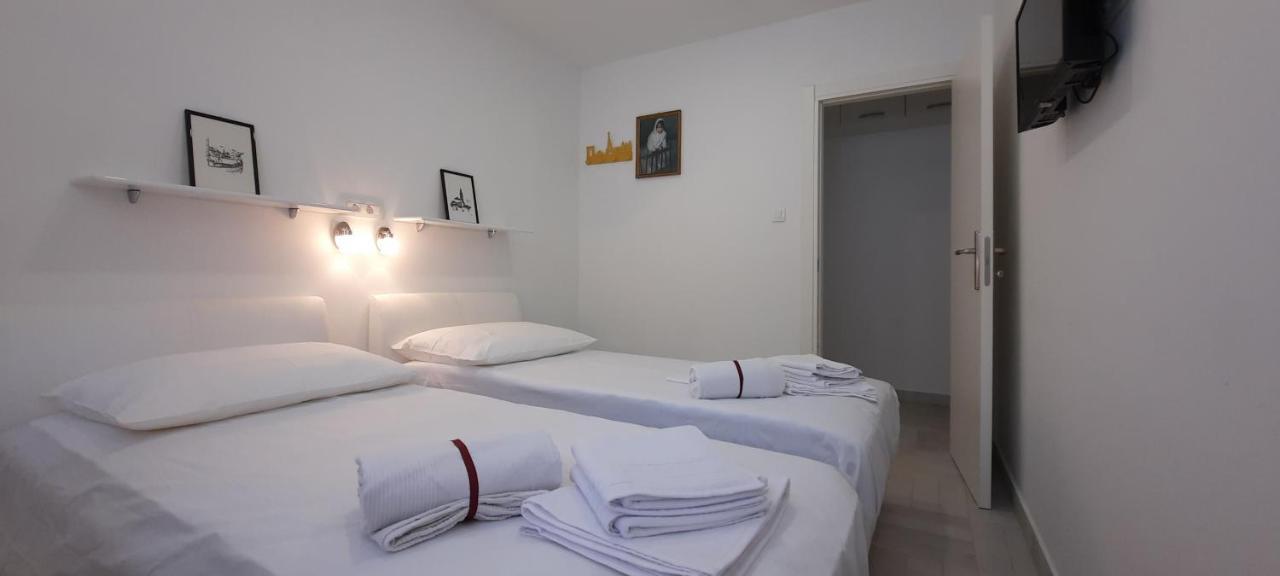 Apartments Suho Komiza Bagian luar foto