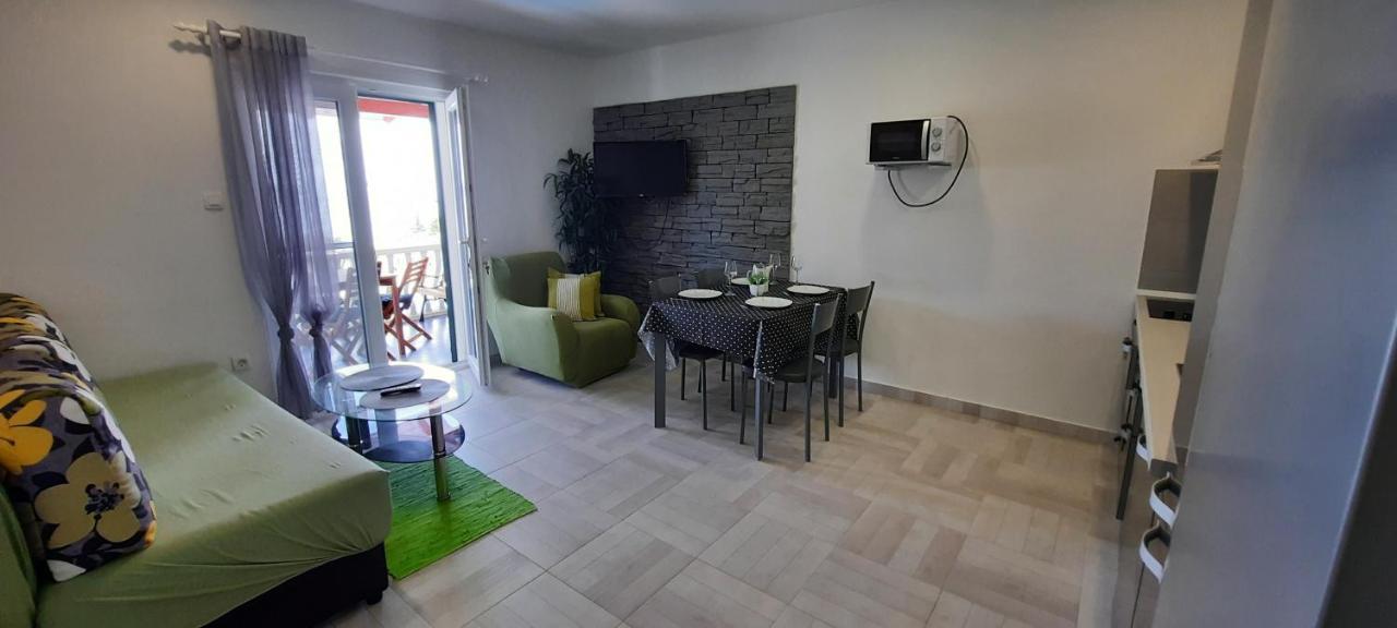 Apartments Suho Komiza Bagian luar foto