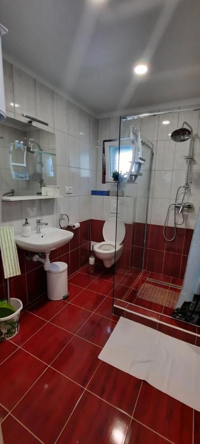 Apartments Suho Komiza Bagian luar foto